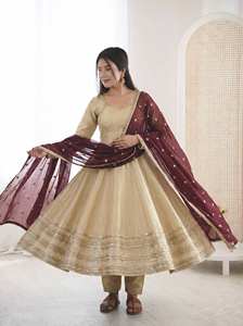 Conjunto de Vestido Anarkali de Diseñador para Mujer con Pantalón y Dupatta Bordada, Tela Cosmos Gold con Encaje Pesado, para Fiestas y Eventos Étnicos - Product Image 5