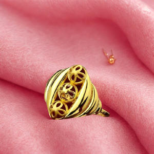 Elegante Anillo de Cinta Texturizada de Oro de 22k con Malla de Filigrana de Alto Brillo, Joyería de Declaración para Mujer, Anillo de Cóctel de Lujo y Atrevido, de Moda - Product Image 3