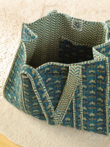 Bolso Tote de Algodón Acolchado Surtido OEM, Bolso de Hombro con Estampado Floral Azul, Venta al por Mayor para Mujer - Product Image 4