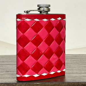 Botellas de Licor Portátiles de Acero Inoxidable con Funda a Cuadros de Cuero Genuino Hechas a Mano, Personalizadas al por Mayor, Regalo - Product Image 4