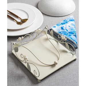 Panier à serviettes en laiton glamour avec motif papillon doré et bord festonné rose – Décoration de table pratique - Product Image 6