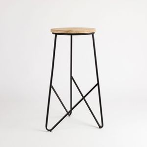 Tabouret de restaurant fonctionnel en métal, conçu pour un usage commercial quotidien, avec des embouts de pieds antidérapants et stables - Product Image 3