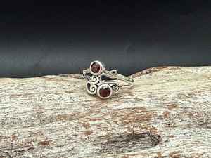 Bague en grenat en argent sterling 925, motif tourbillon, faite à la main, pierre de naissance de janvier, bijou élégant, cadeau - Product Image 6