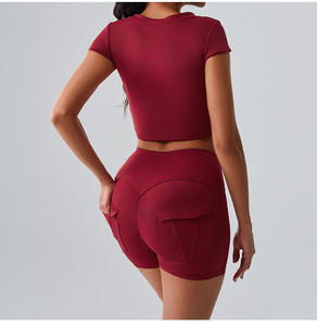 Ensemble de yoga personnalisé de haute qualité pour femmes, vente en gros, vêtements de sport d'extérieur, spandex, nylon, imperméable, 2 pièces, legging et short - Product Image 2