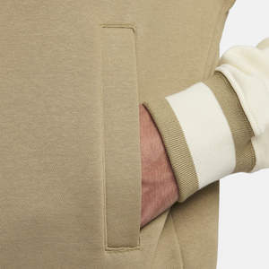 Blouson universitaire de baseball personnalisé Hiver 2025 en laine avec broderie chenille, col montant et logo frontal – Vente en gros de blousons personnalisés - Product Image 4