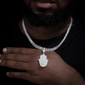 Colgante Mano de Hamsa - Colgante de Moissanita de Plata 925, Colgante Hip Hop Totalmente Incrustado, Colgante de Moissanita Totalmente Cubierto de Piedras de Plata 925 - Product Image 1