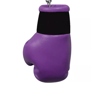 Llavero con diseño de mini guantes de boxeo personalizados de la mejor calidad y precio económico. - Product Image 3