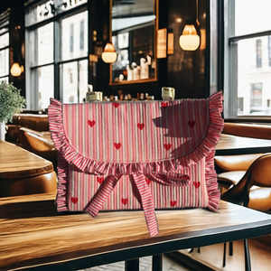 Sac pour ordinateur portable et tablette en tissu matelassé à rayures et cœurs, mignon et tendance, idéal comme cadeau de Saint-Valentin pour votre bien-aimé(e) - Product Image 2