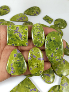Lot de cabochons en pierre précieuse naturelle Atlantisite verte et violette - Pierres lâches certifiées de haute qualité pour la fabrication de bagues, de colliers et de bijoux - Product Image 3