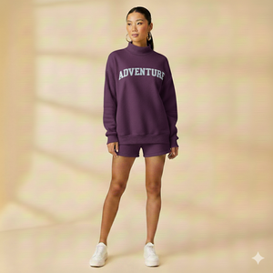 Ensemble coordonné moderne et minimaliste pour femme : haut oversize à col montant et manches longues, et short longueur genou - Product Image 1