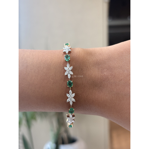 Pulsera de Lujo con Diamantes Cultivados en Laboratorio, Esmeralda y Mariposa, 2.55 Ct, Corte Marquesa, Oro 14k, Diseño Floral, para Mujer - Product Image 4