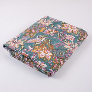 Tela Ligera y Suave de Algodón Premium con Estampado Floral Personalizado, Ideal para Vestidos y Ropa de Verano - Product Image 1