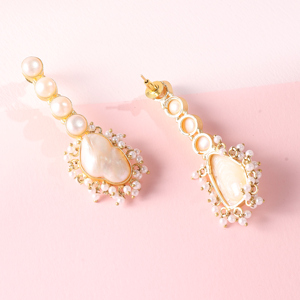 Boucles d'oreilles pendantes élégantes en laiton plaqué or avec perles de culture d'eau douce de style baroque, faites à la main, pour femme - Product Image 2