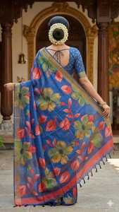 Sari en soie GACHI TASSAR pour femmes, tenue traditionnelle indienne pour mariage, motifs floraux bleus, rouges et verts, longueur au sol, coupe classique, infroissable - Product Image 3