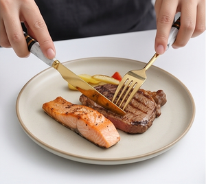Ensemble de couverts en acier inoxydable doré exquis avec manche en marbre, parfait pour les dîners de mariage et les occasions spéciales. - Product Image 3