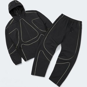 Chaqueta cortavientos de nailon negra para hombre con logo personalizado de alta demanda, paneles blancos y conjunto de pantalón para verano, de secado rápido, estilo urbano, con cremallera. - Product Image 1