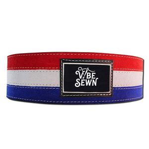 Ceinture de musculation en cuir VIBE SEWN, rouge, blanc, bleu rayé, boucle réglable, unisexe, soutien pour l'entraînement en salle de sport - Product Image 1