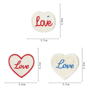Parche Bordado Termoadhesivo con Forma de Corazón Romántico para Chaquetas y Bolsos - Product Image 4