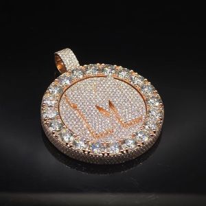 Colgante de Letra M de Moissanita Oro Rosa con Micro Pavé y Corte Brillante Redondo, Amuleto Temático de Lujo Unisex para Uso Diario - Product Image 1