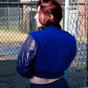 Veste courte universitaire pour femme, bleu roi et violet, style Letterman, manteau bomber, manches en similicuir, vêtement d'extérieur décontracté, mode féminine - Product Image 5