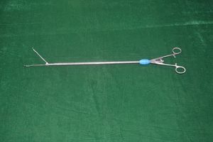 Nuevas Pinzas de Presión Laparoscópicas de Acero Inoxidable con Certificación CE, Manuales, 5mmx330mm, Instrumentos Quirúrgicos Médicos - Product Image 3