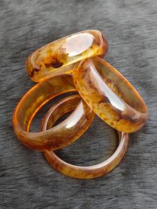 Brazalete de Resina en Tono Ámbar, Hecho a Mano, Ligero, Redondo, Talla Personalizada para Mujer, Regalo para Fiesta o Boda - Product Image 3
