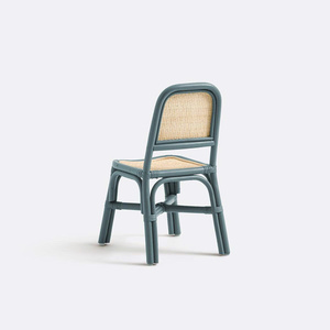 Chaise d'enfant moderne en rotin vert, chaise de salle à manger en osier pour enfants, mobilier de chambre d'enfant fait main en cannage, chaise élégante pour salle de jeux, chaise naturelle pour enfants - Product Image 2