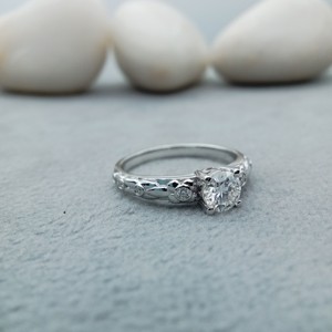 D'VINS JEWELS Bague de fiançailles et de mariage tendance pour femme, sertie de pierres de laboratoire taille brillant, couleur D, plaqué or blanc - Product Image 2