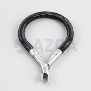 Kit d'outils de manucure et pédicure pour adultes en acier inoxydable avec repousse-cuticules, grattoir, pince à cuticules à ressort – Durable et portable - Product Image 4