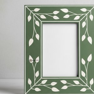 Cadre photo en bois vert artisanal, décoration de luxe pour la maison - Product Image 3