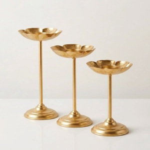 Regalo de Diwali: Portavelas de Latón con Base, Decoración de Mesa con Flores Hechas a Mano, para Ceremonias Religiosas, Festividades en el Hogar, También para Regalo - Product Image 5