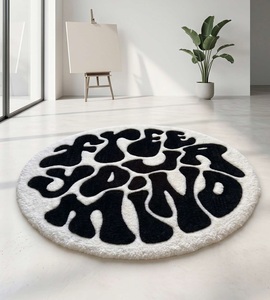 Alfombra Premium Free Your Mind con Diseño Tipográfico, Hecha a Mano, en Blanco y Negro, con Diseño Retro de Letras, para Sala de Estar o Dormitorio - Product Image 1