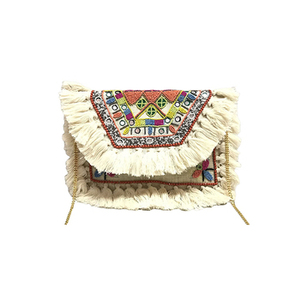 Bolsos bandolera tradicionales bohemios Banjara hechos a mano en cuero genuino con bordados de espejos coloridos y cierre de cremallera. - Product Image 4