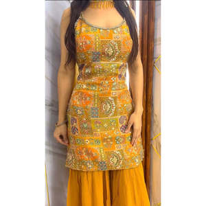 Ensemble de vêtements de fête pour femmes de marque, comprend un haut fantaisie, un dupatta et un sharara - Product Image 4