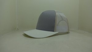 Casquette de camionneur en gros avec logo ajustable, 5 panneaux, dos en maille bicolore, pour le cyclisme, la pêche, les voyages, fabriquée en usine au Vietnam - Product Image 4
