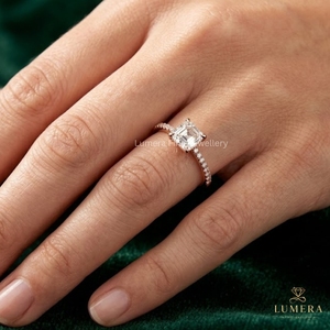 แหวนเพชรทรงเหลี่ยม Asscher แบบโมเดิร์น เพชรเพาะเลี้ยงในห้องปฏิบัติการ ประดับเพชรแบบ Micro Pave รอบวงแหวน สำหรับคุณผู้หญิง - Product Image 1
