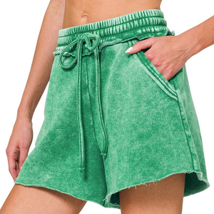 Shorts en jean pour femmes, nouvelle collection été, personnalisables en gros, shorts délavés à l'acide avec logo et design sur mesure pour femmes - Product Image 3