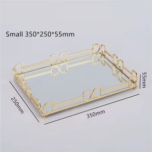 Bandeja de espejo con acabado dorado de lujo, ideal para decoración de tocador, exhibición de perfumes y presentación de regalos de la India. - Product Image 2