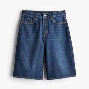 Shorts en jean pour hommes respirants, style vintage streetwear, délavage clair, ourlet brut, avec strass, pour l'été - Product Image 1