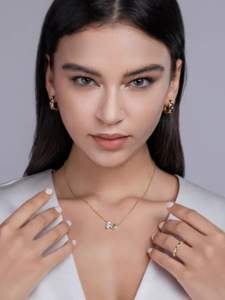 Collier moderne à deux pierres en diamant – Pendentif de créateur en or jaune avec diamants taille marquise et taille émeraude |   Bijoux fins de luxe minimalistes - Product Image 1