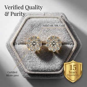 Boucles d'oreilles clous sur mesure en or jaune 18 carats avec halo de diamants naturels, sertissage brillant à 9 pierres en griffe, style mignon, certifiées IGI pour femme - Product Image 2