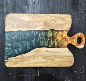 Planche à découper en résine artisanale, élégante et fonctionnelle, bloc de découpe de cuisine en résine et bois, matériau en résine de haute qualité - Product Image 2