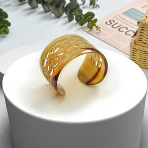 Bracelet moderne en corne de bœuf naturelle et en corne de buffle véritable de Perfect Enterprises, cadeau pour elle, fabriqué en Inde - Product Image 6