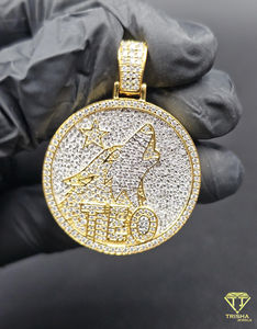 Colgante con Símbolo de Lobo Estilo Hip Hop, con Diamantes VVS Cultivados en Laboratorio, en Plata Chapada en Oro - Product Image 4