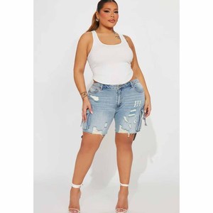 Shorts Bermuda en jean déchiré taille haute avec cordon de serrage pour femme grande taille, délavage clair, multi-poches, longueur genou, style streetwear - Product Image 3