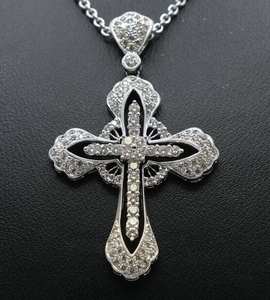 Pendentif croix en argent sterling 925 avec moissanite taille brillant rond, style classique, breloque de mode pour femme - Product Image 1