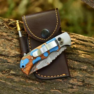 Cuchillo Plegable de Acero Damasco y Cobre Nordic Forge, Grado Industrial, con Bloqueo Trasero, Mango de Madera de Olivo y Resina, Clip de Bolsillo, Funda, OEM, EDC - Product Image 6