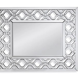 Miroir d'appoint vénitien haut de gamme mettant en valeur des travaux de verreseries traditionnels inspirés de Murano et un design européen raffiné - Product Image 1