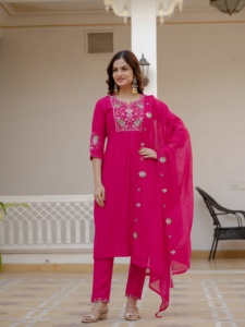 Conjunto de Kurti de Diseño en Seda de Mango y Viscosa Pura - Product Image 5