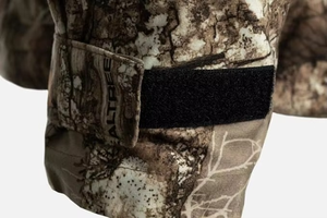 Veste Softshell Unisexe Imperméable pour Randonnée en Plein Air, Style Chasse Hivernale, avec Logo Frontal et Design Confortable - Product Image 6